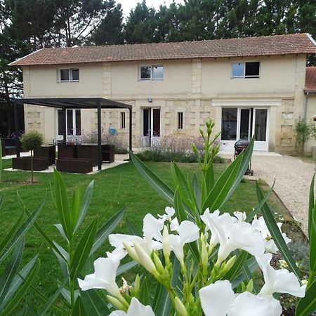 Villa Entiere Du Chateau Lacroix De Civrac 3 Ch, 3 Sdb, Piscine Xxl,Sauna, 4 Etoiles,7 Pers Eksteriør bilde