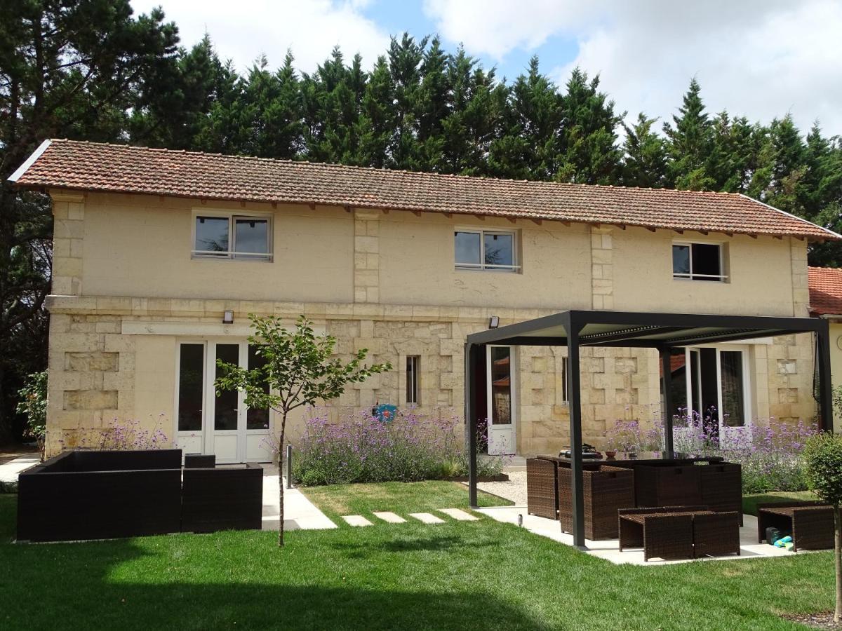 Villa Entiere Du Chateau Lacroix De Civrac 3 Ch, 3 Sdb, Piscine Xxl,Sauna, 4 Etoiles,7 Pers Eksteriør bilde