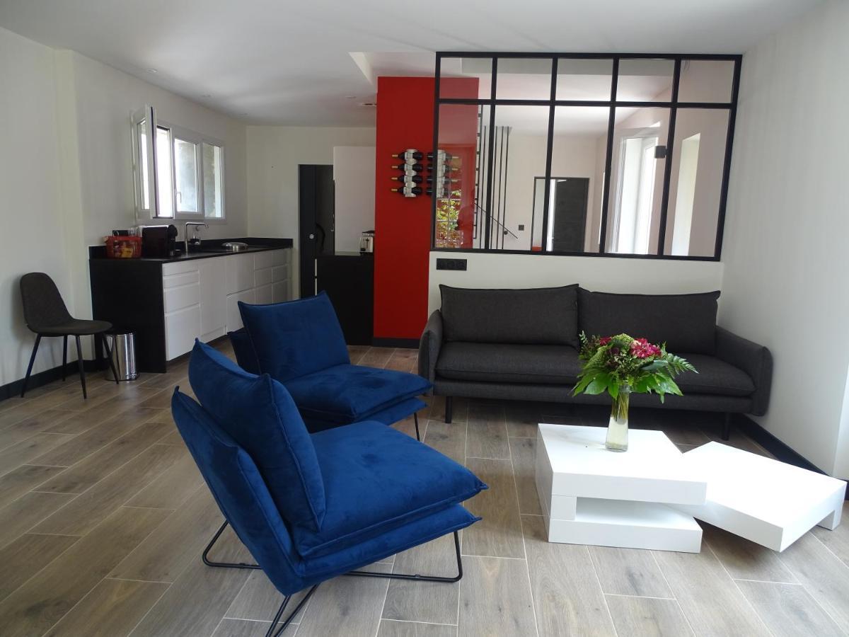 Villa Entiere Du Chateau Lacroix De Civrac 3 Ch, 3 Sdb, Piscine Xxl,Sauna, 4 Etoiles,7 Pers Eksteriør bilde
