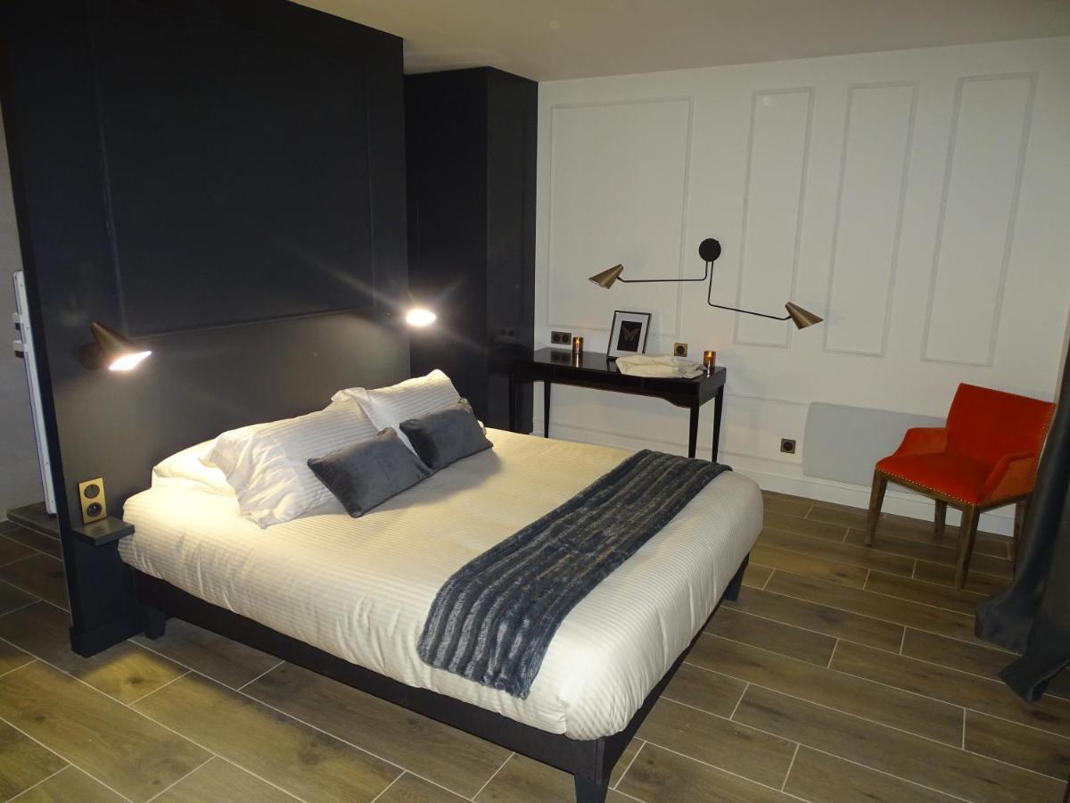 Villa Entiere Du Chateau Lacroix De Civrac 3 Ch, 3 Sdb, Piscine Xxl,Sauna, 4 Etoiles,7 Pers Eksteriør bilde