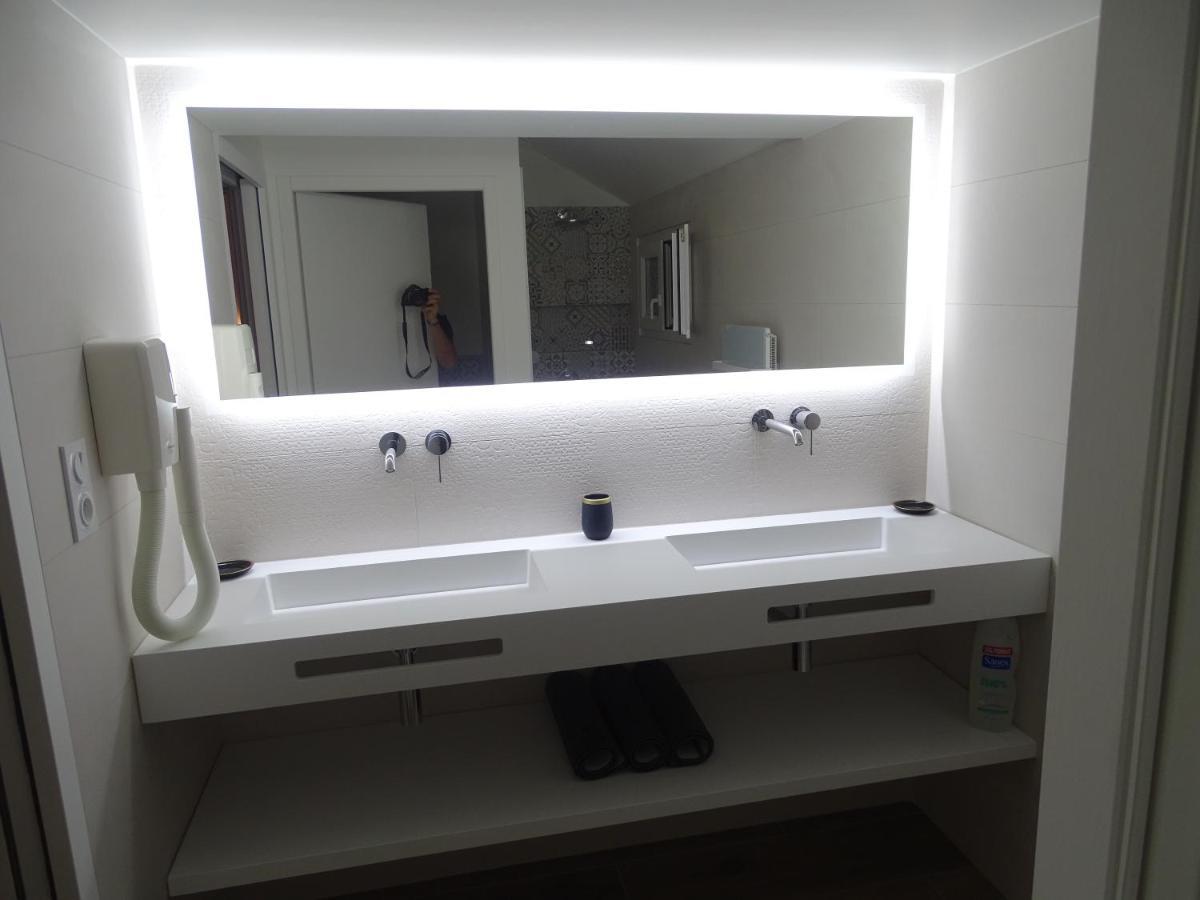 Villa Entiere Du Chateau Lacroix De Civrac 3 Ch, 3 Sdb, Piscine Xxl,Sauna, 4 Etoiles,7 Pers Eksteriør bilde