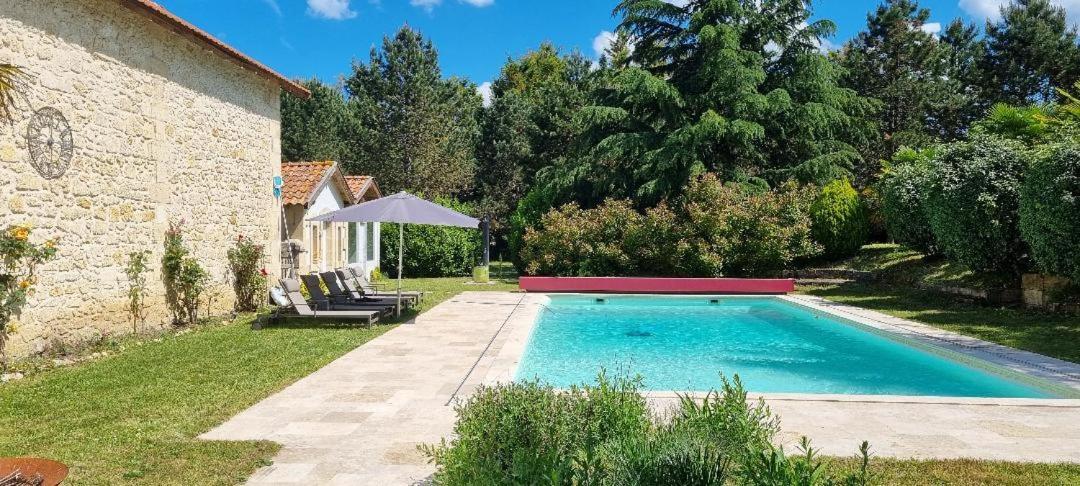 Villa Entiere Du Chateau Lacroix De Civrac 3 Ch, 3 Sdb, Piscine Xxl,Sauna, 4 Etoiles,7 Pers Eksteriør bilde