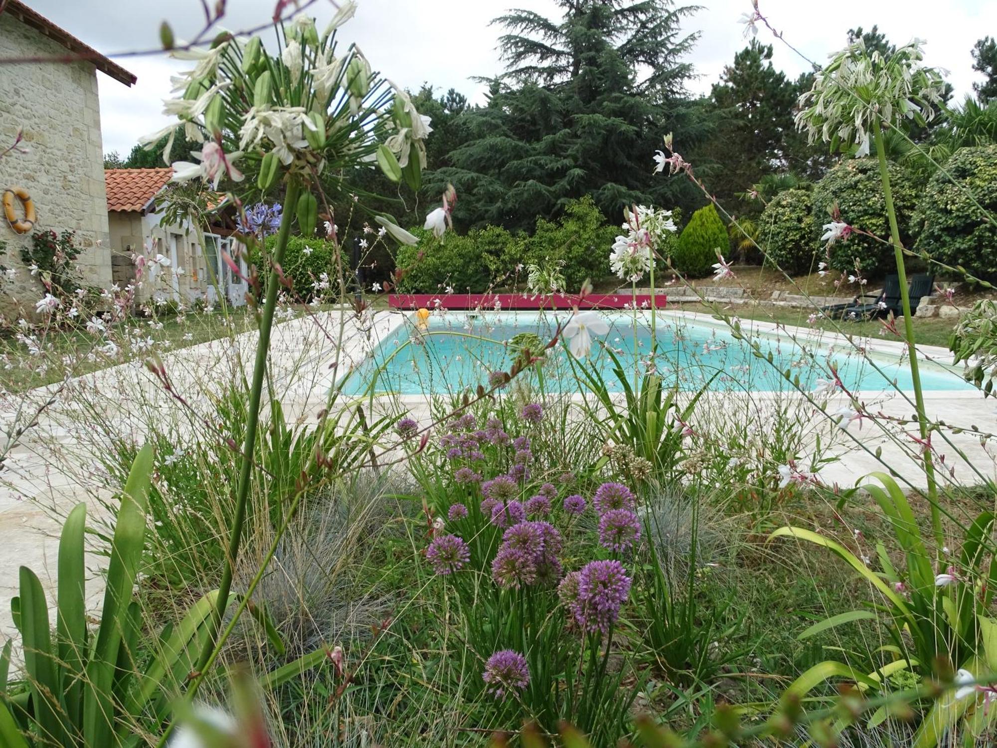 Villa Entiere Du Chateau Lacroix De Civrac 3 Ch, 3 Sdb, Piscine Xxl,Sauna, 4 Etoiles,7 Pers Eksteriør bilde